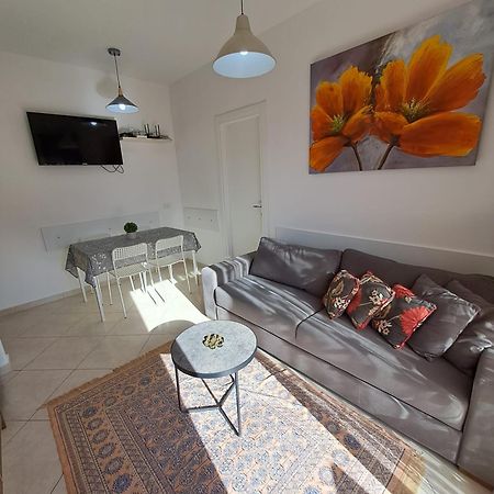 Flowers & Green 2 Bedrooms Apartment & Box Garage Vlorë Esterno foto