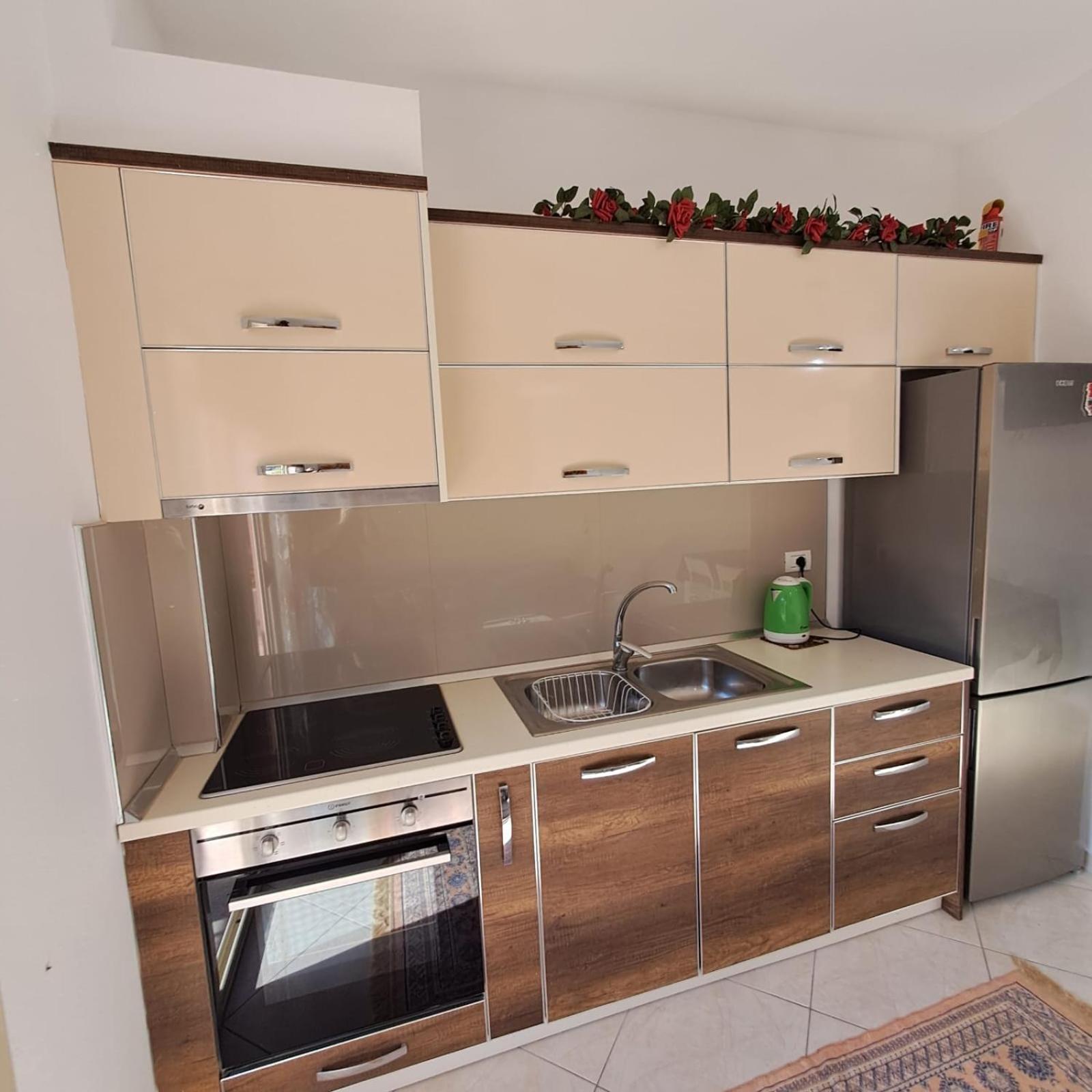 Flowers & Green 2 Bedrooms Apartment & Box Garage Vlorë Esterno foto