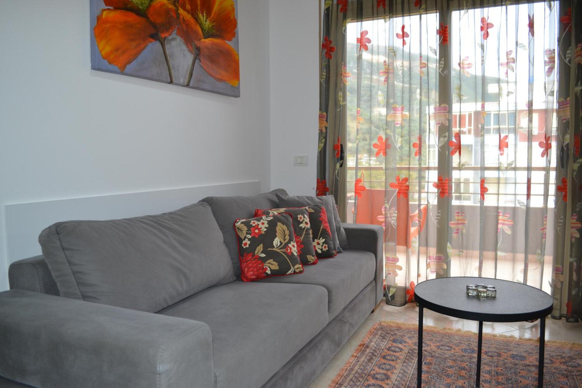 Flowers & Green 2 Bedrooms Apartment & Box Garage Vlorë Esterno foto